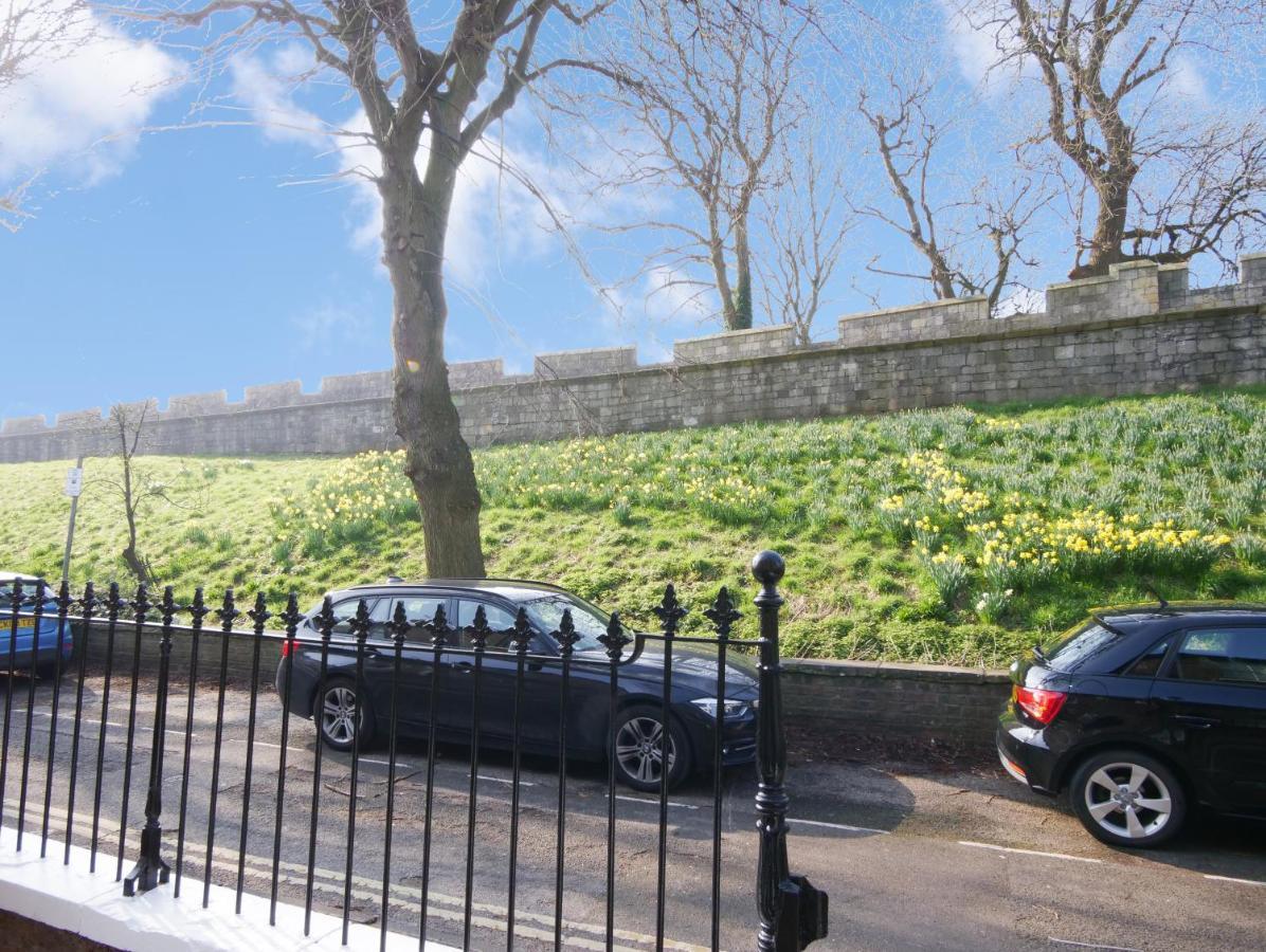 Bar Wall Cottage-City Wall Views-Sleeps 5 York Exterior foto